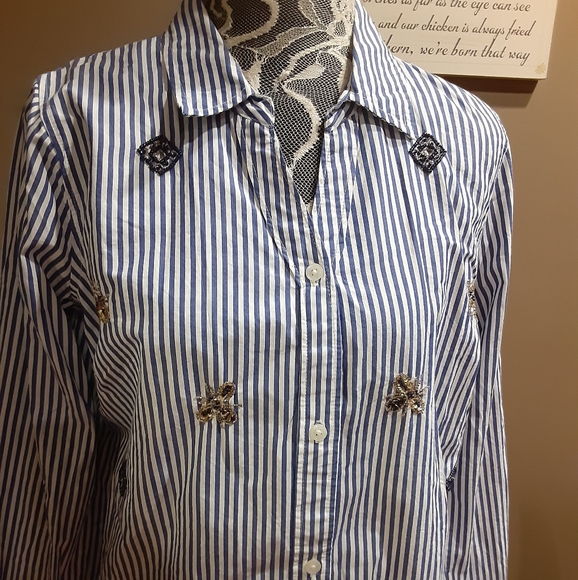 crown & ivy Tops - Cute as can Bee 🐝Crown & Ivy Top🐝